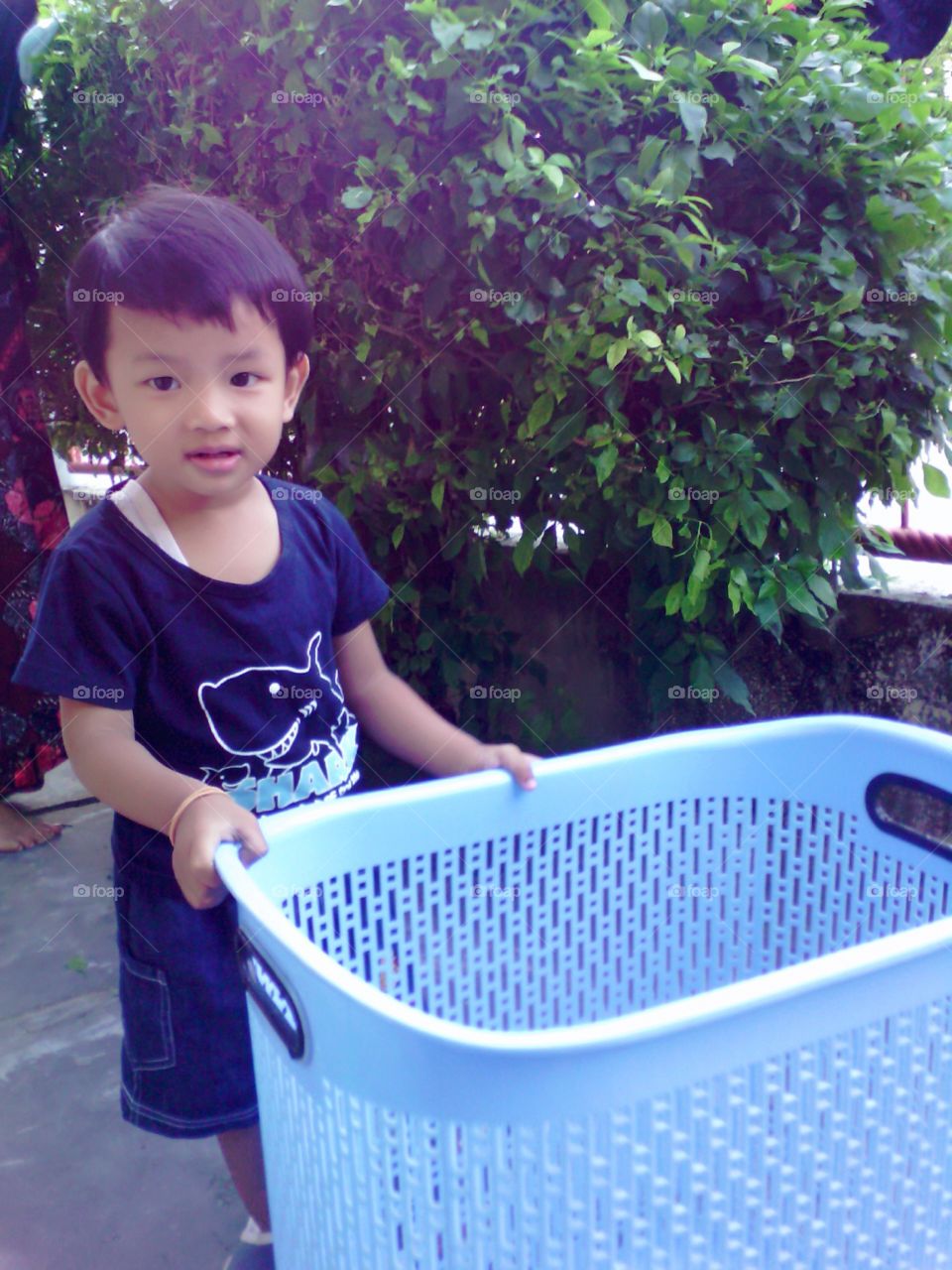 take a picture before help bring net bucket