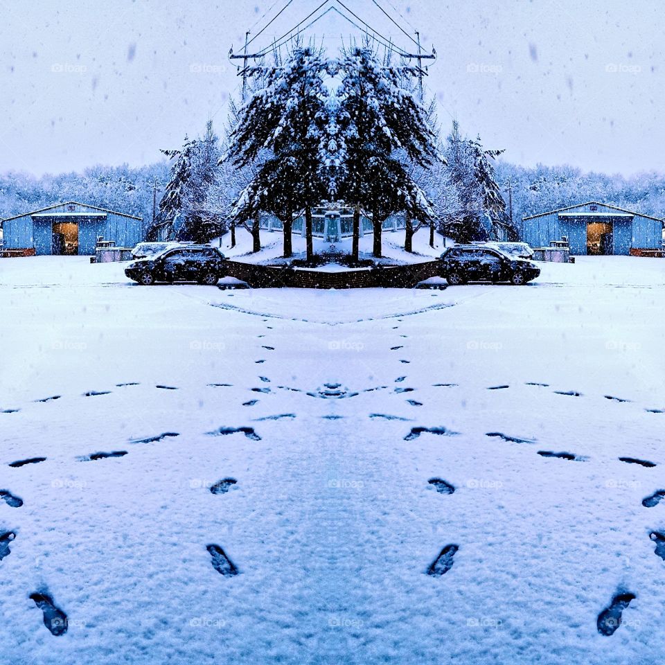 As I walk by i saw this place.
workers come and go.
i never think that in this very day, every steps of the people there will be this beautifull.