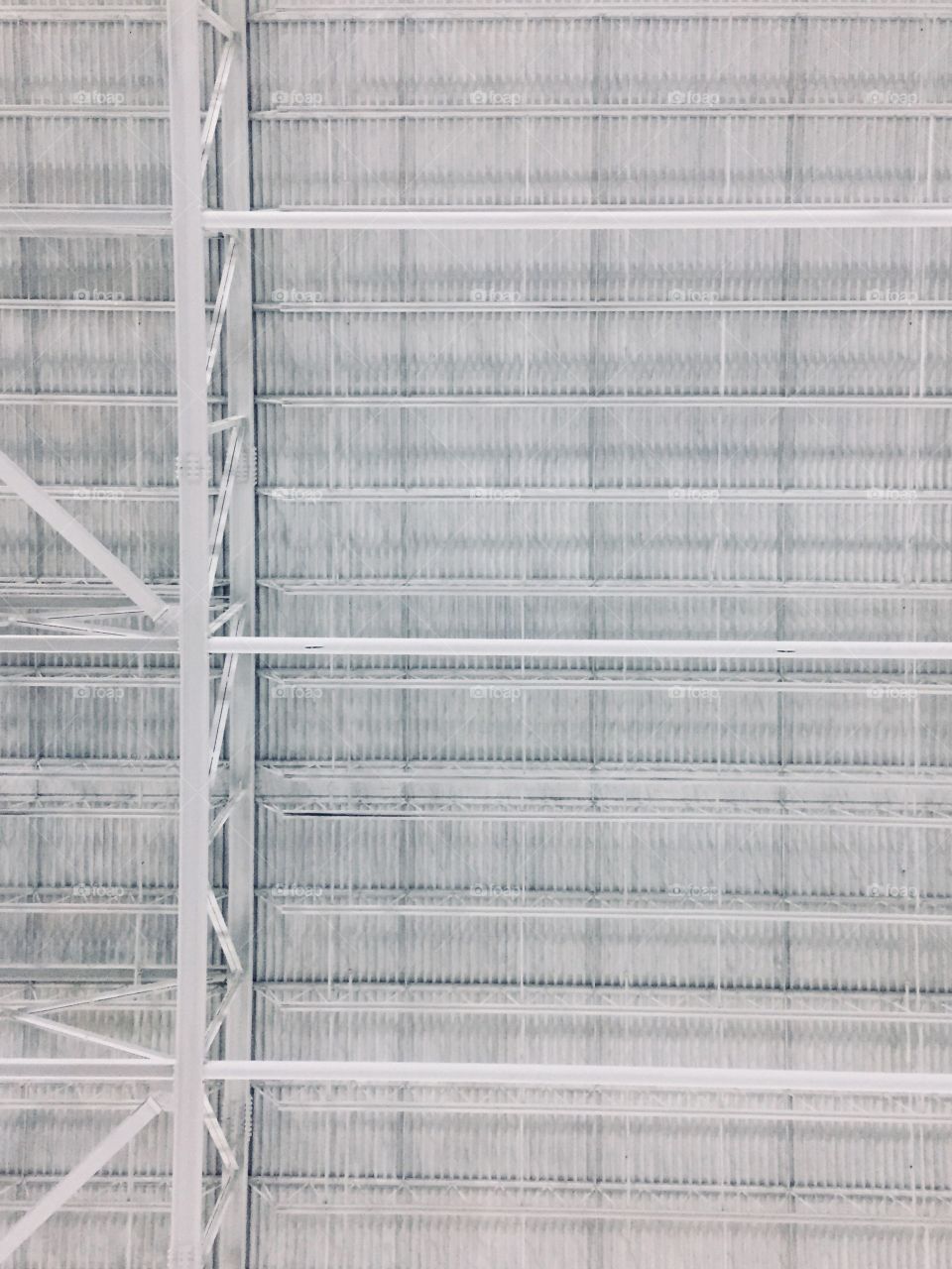 Ceiling of a steel structure 