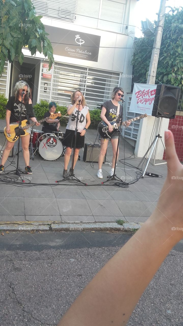 banda de rock feminino no show em.Porto Alegre RS