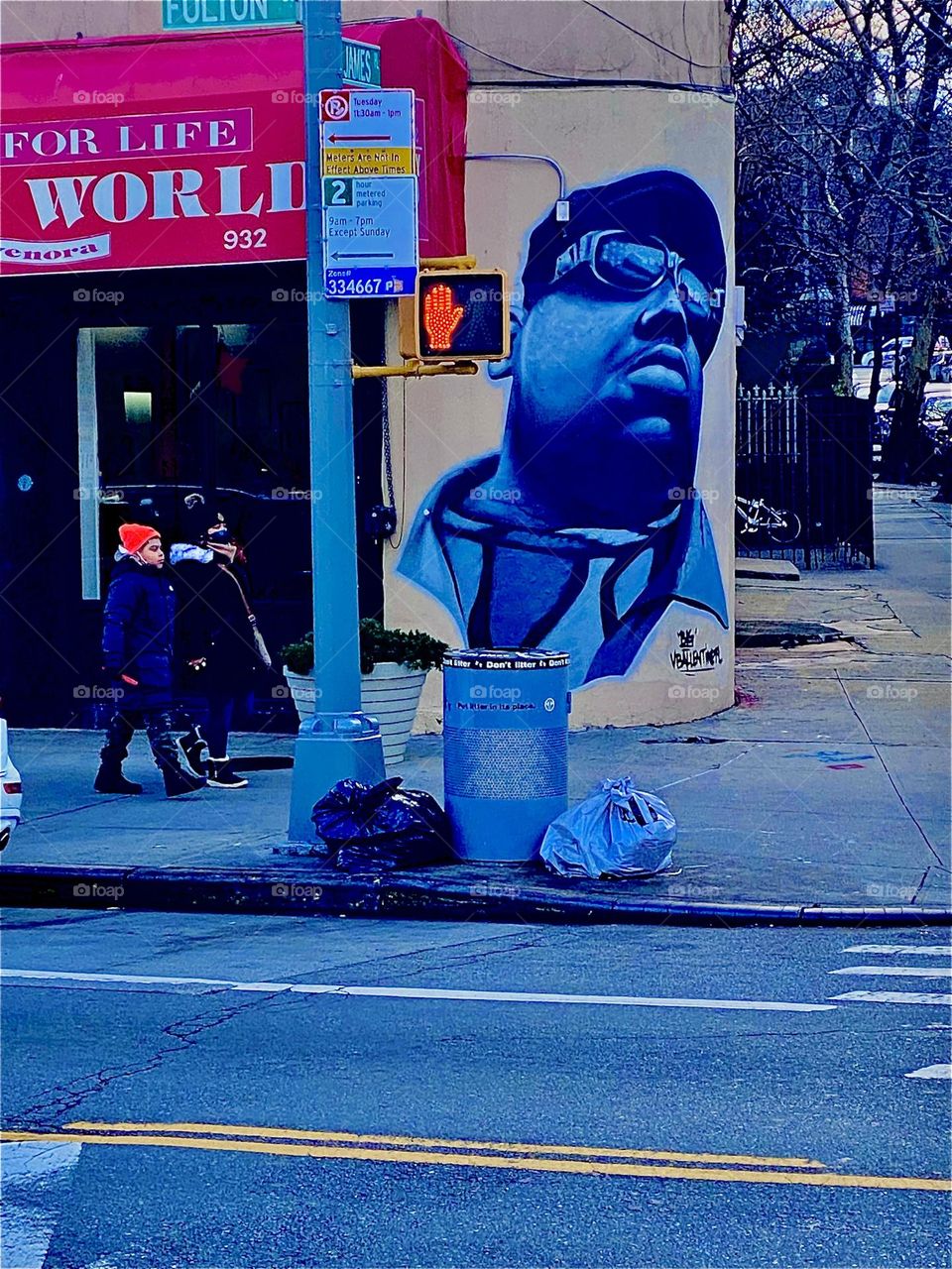 This mural at the intersection of Fulton St and “The Notorious BIG Christopher Wallace Way” in “Ft Greene”, Bklyn commemorates the famous rap star. “St James Place” was recently renamed to honor him. 2022. Hypnotic Productions