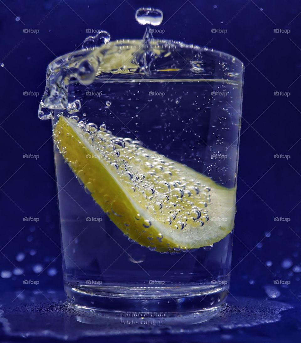 Fresh sparkling water with lemon 