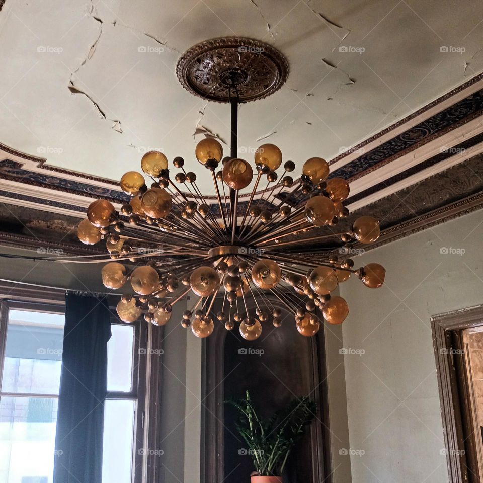 Люстра в усадьбе фон Стрицкого