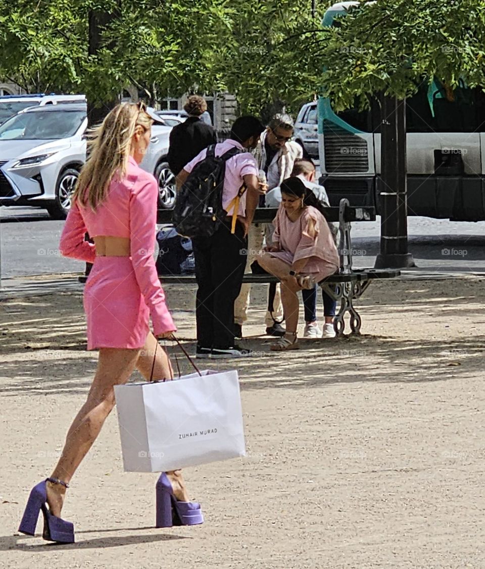 Barbie shopping in Paris