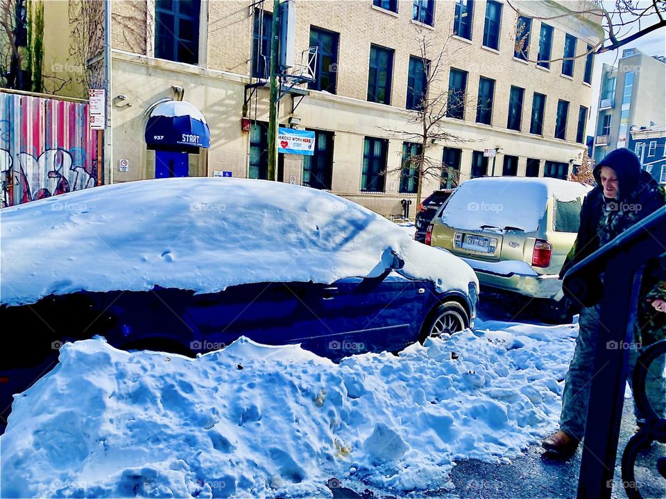 The cars parked on „Waverly St“ are covered in heaps upon heaps of beautiful white snow, so much so that even the side and rear windows at close to vertical angles are covered solid by the white winter gold. 2022. Hypnotic Productions