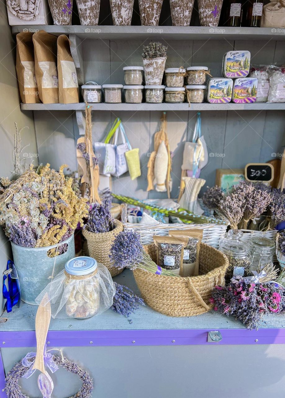 shop with lavender souvenirs