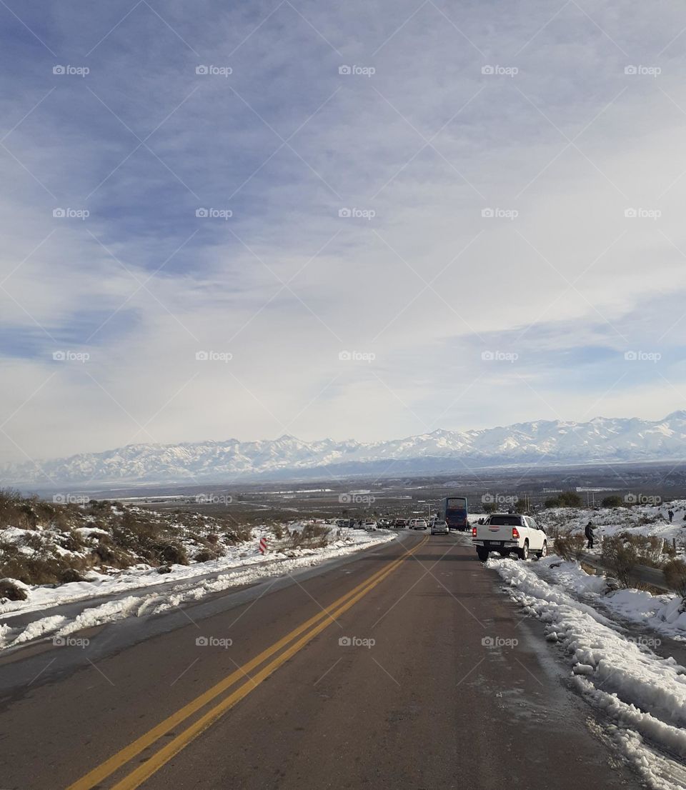 camino a la nieve de montaña