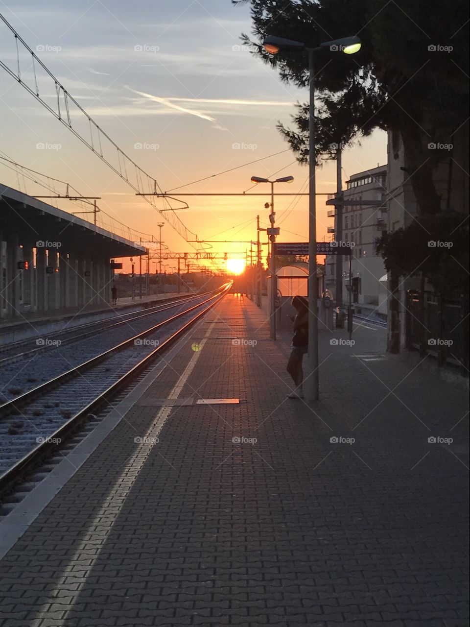 Like the sun, bye bye train