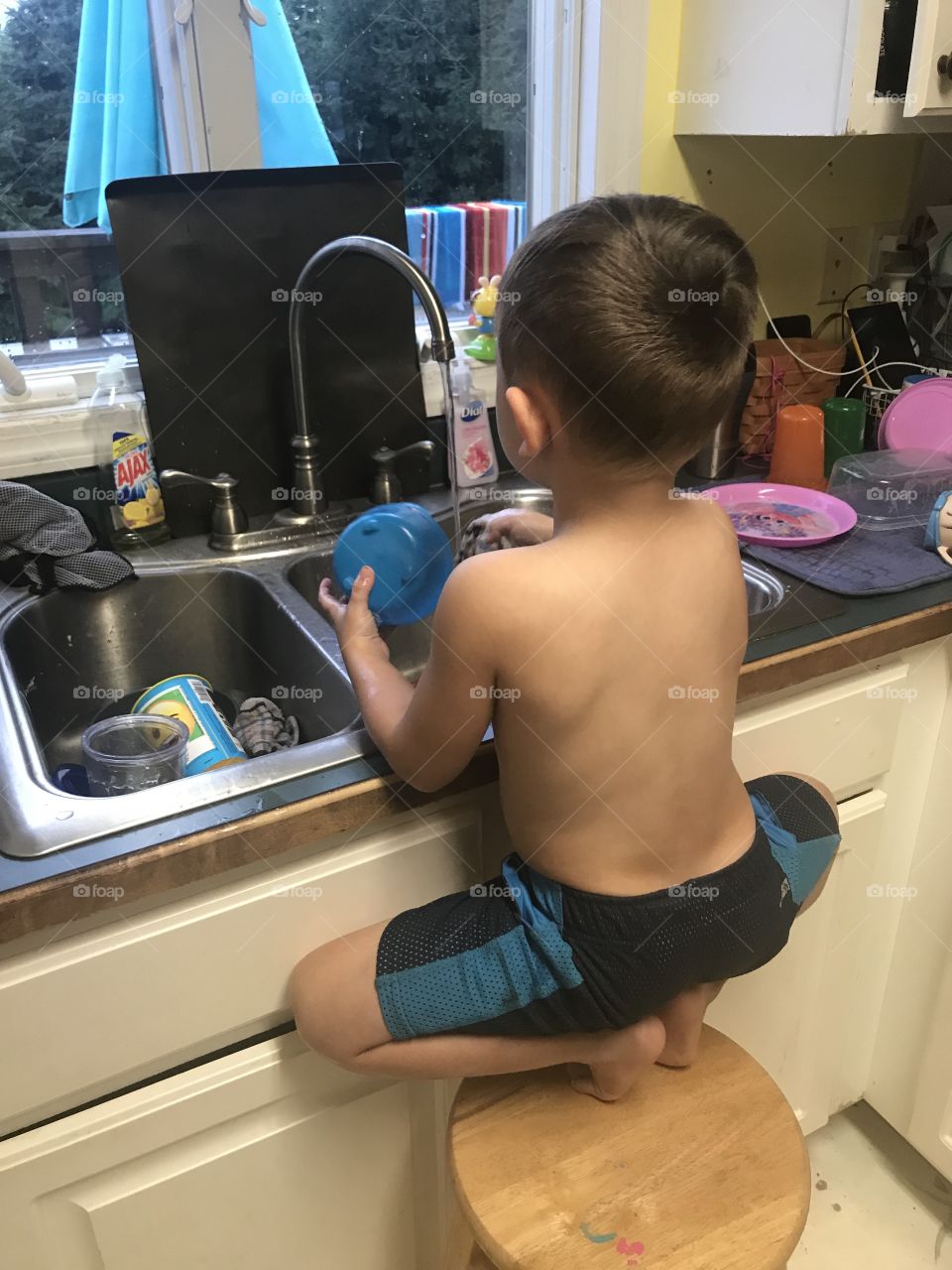My sweet little boy helping me wash the dishes. 