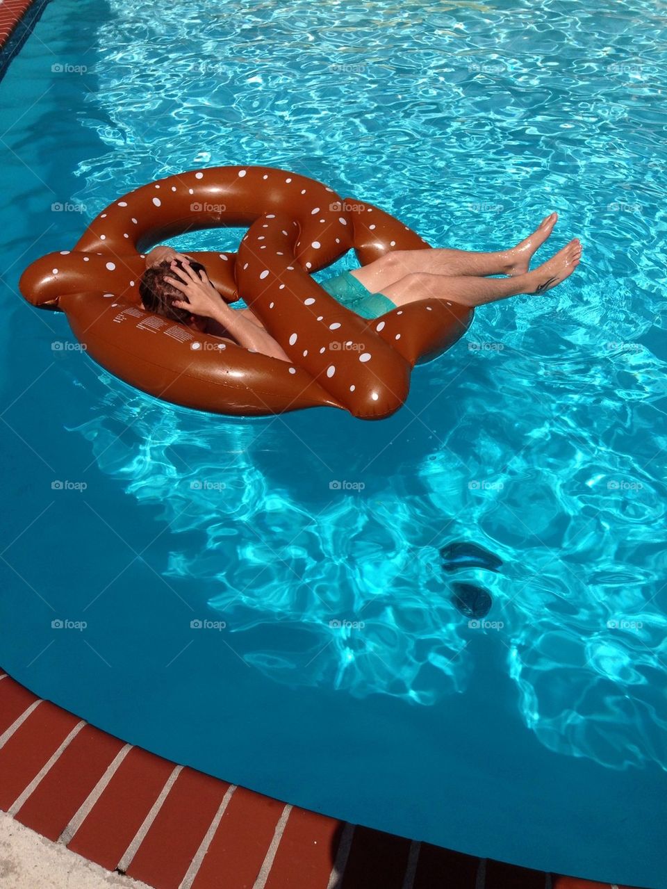 Pretzel pool float