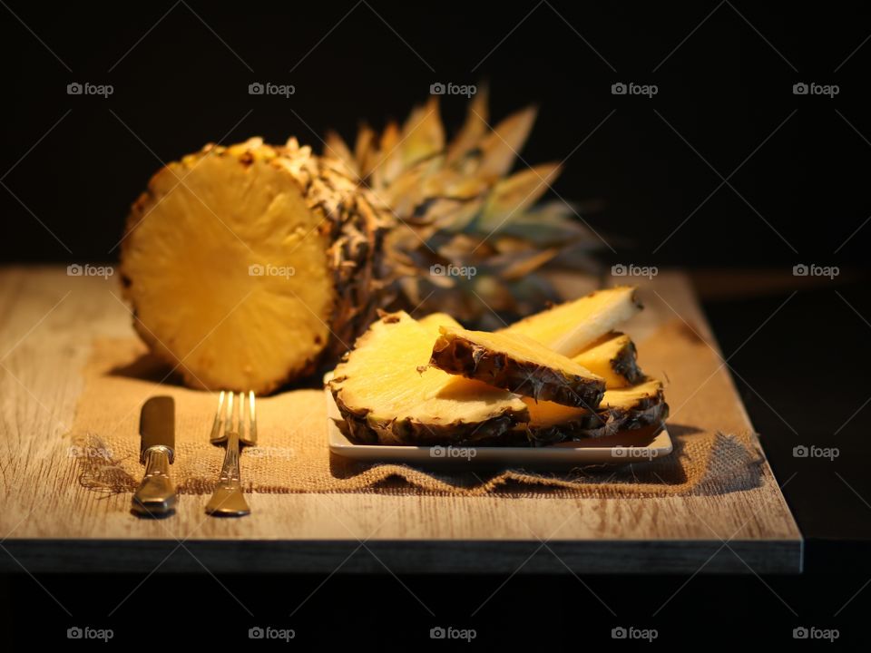 eat pineapple