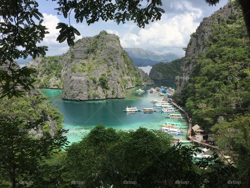 Overlooking of sea over mountains