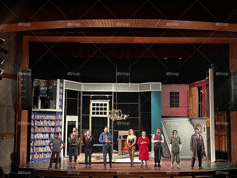 A great crowded play