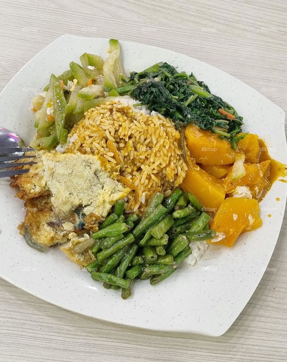 Lunch with mixed vege