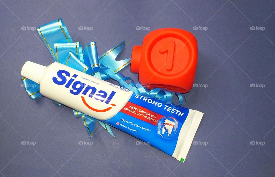 Signal toothpaste for strong teeth - Unilever - No.1