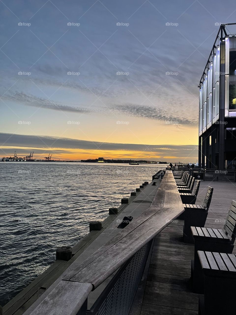 Sun down in South Street Seaport 