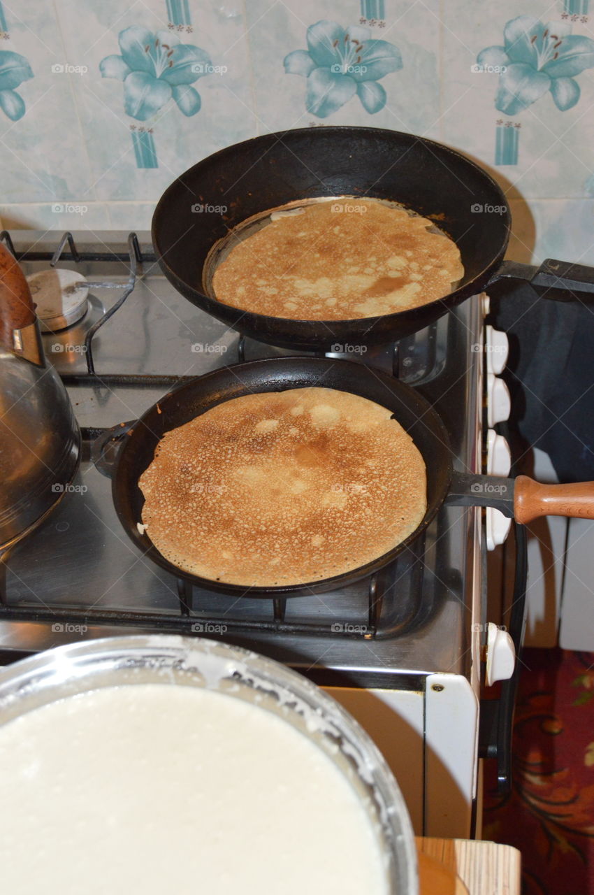 Cooking pancakes
