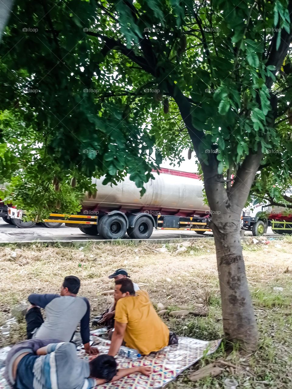 Take a little rest with friends