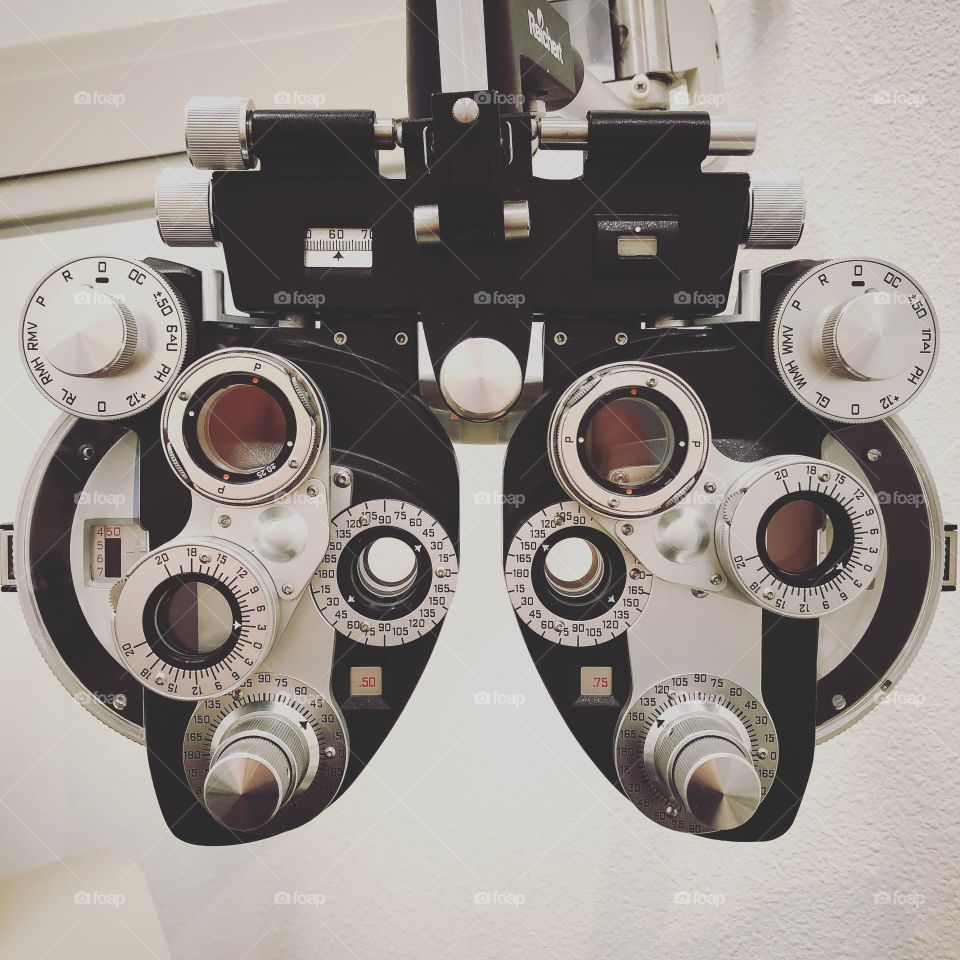 Eye exam tool
