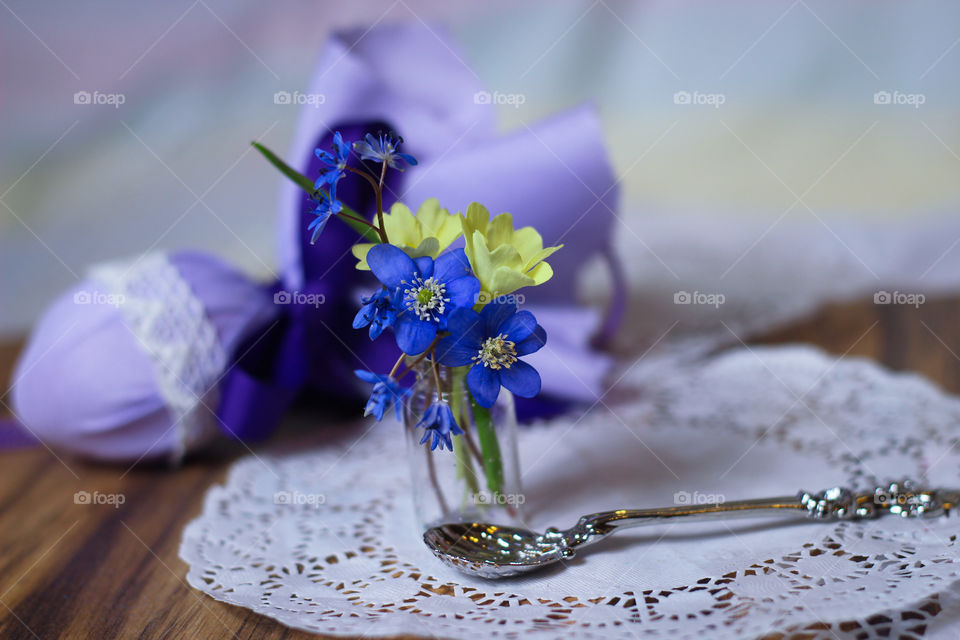 easter table spring flowers