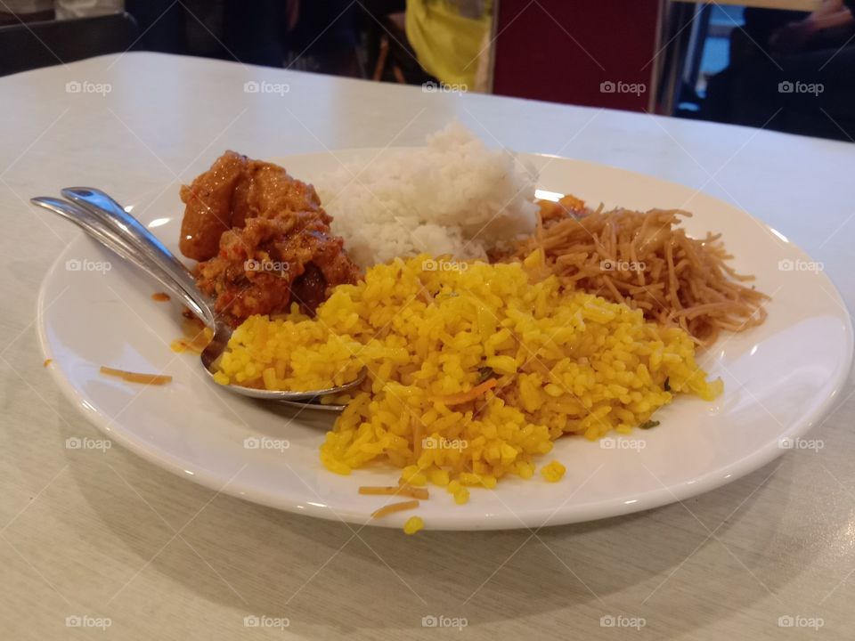 nasi kuning dan ayam kecap
