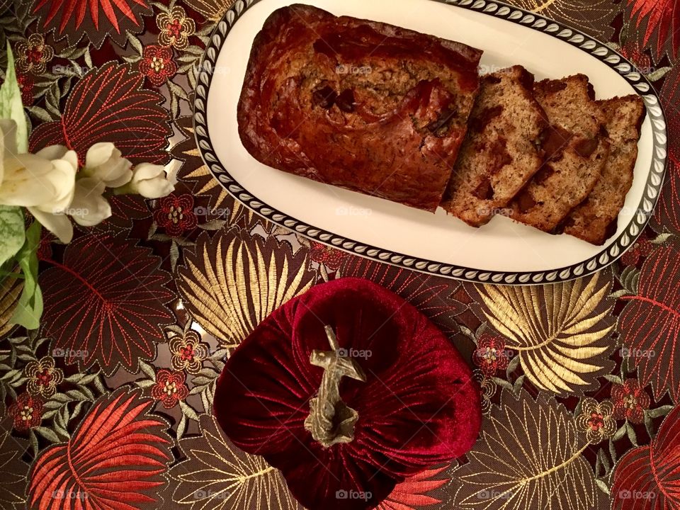 Banana bread with chocolate chunks 