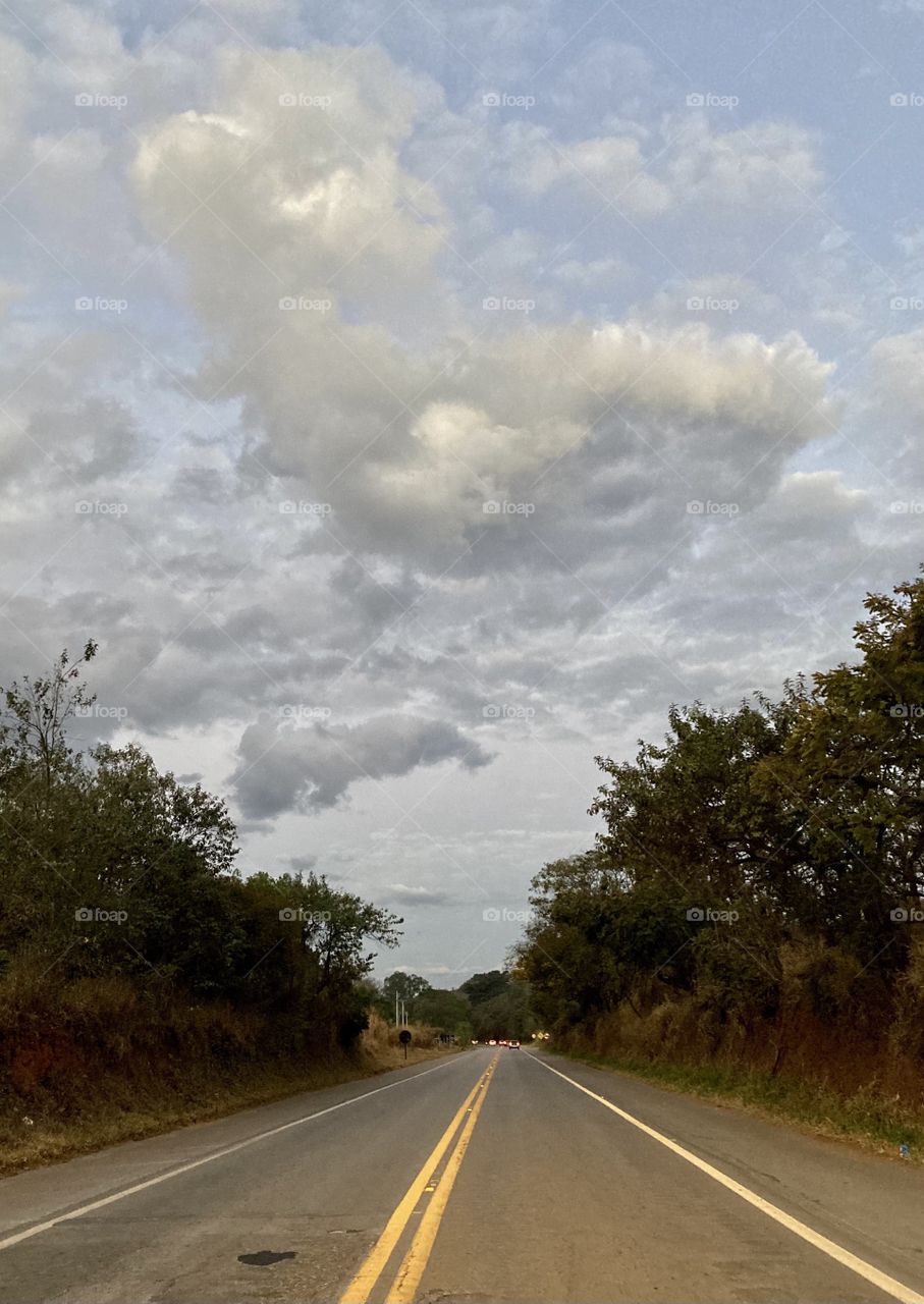 Um entardecer muito bonito na cidade de Bragança Paulista, Interior do Brasil. Viva a natureza e sua beleza.