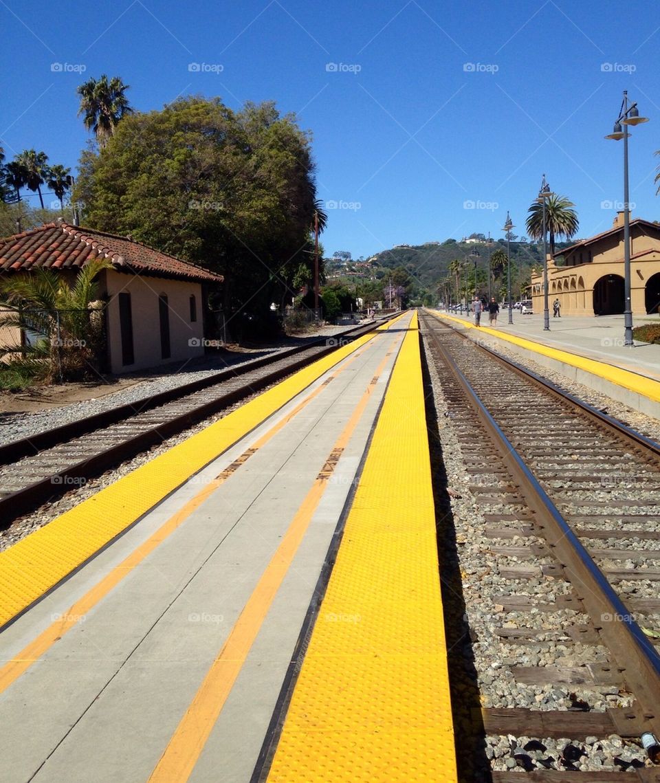 Yellow line railroad