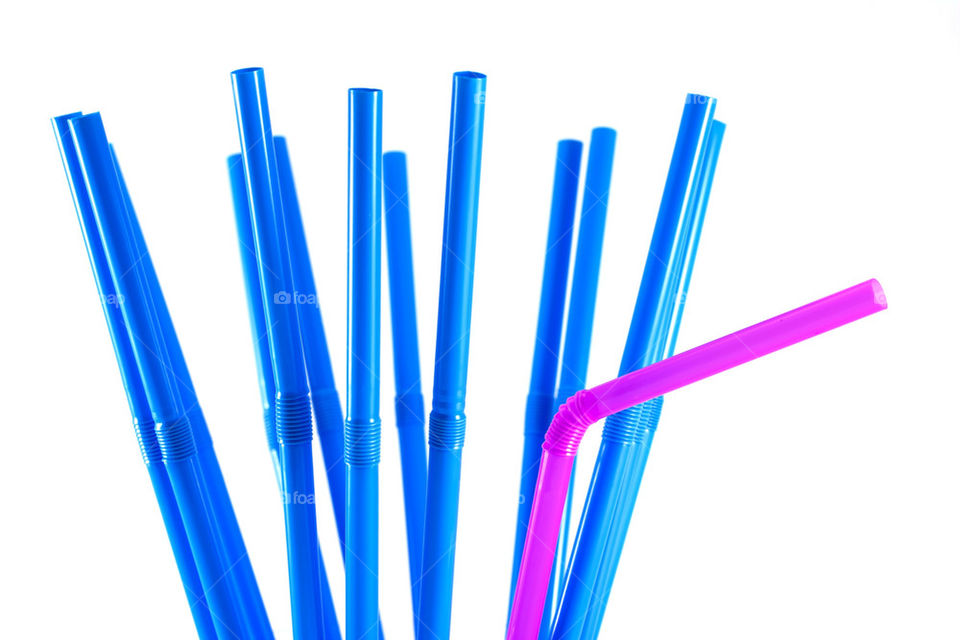 pink and blue straws