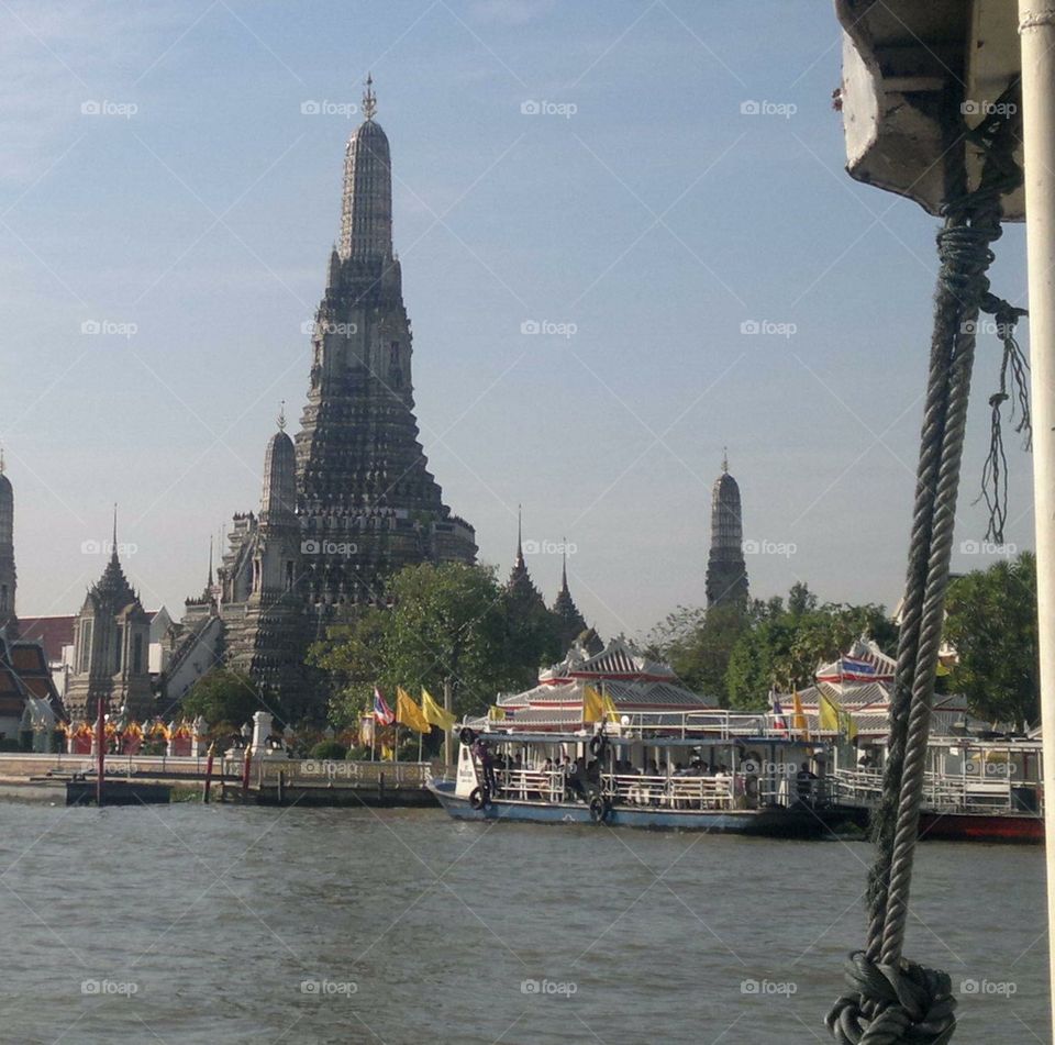 Wat Arun, Bangkok from the river ... visiting the “temple of dawn”.