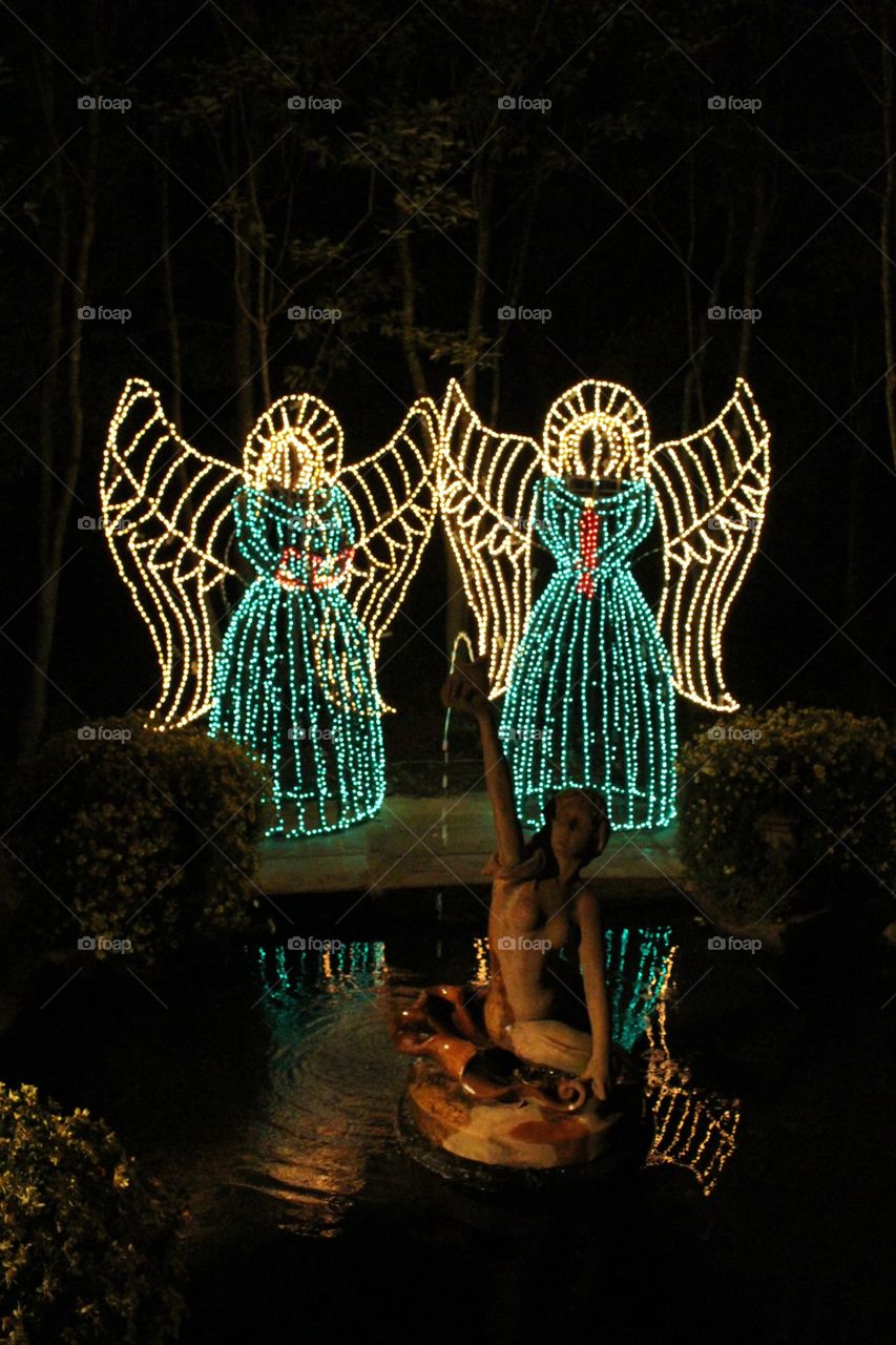 Angels and fountain, Christmas