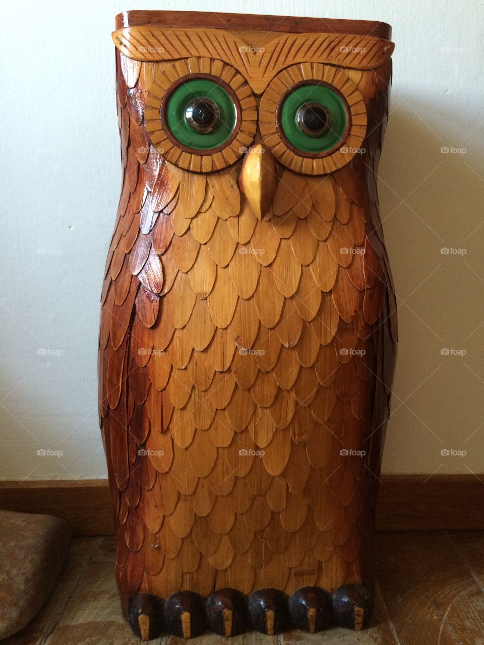 Umbrella stand with owl shape