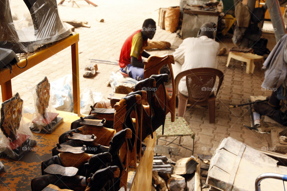 The ebony wood, which is imported from southern Sudan, is considered to be the best wood in the ceramics industry, which has benefited the people of South Sudan and the market of ceramics and handicrafts from the popular markets of tourists in Sudan
