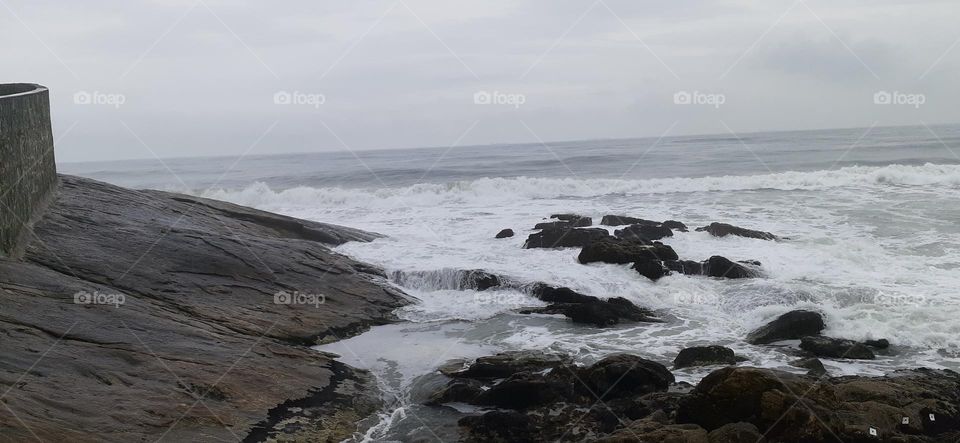 Day with rain in Guarujá beach
