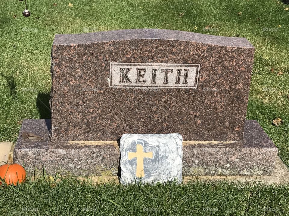 Monument engraved with the name KEITH