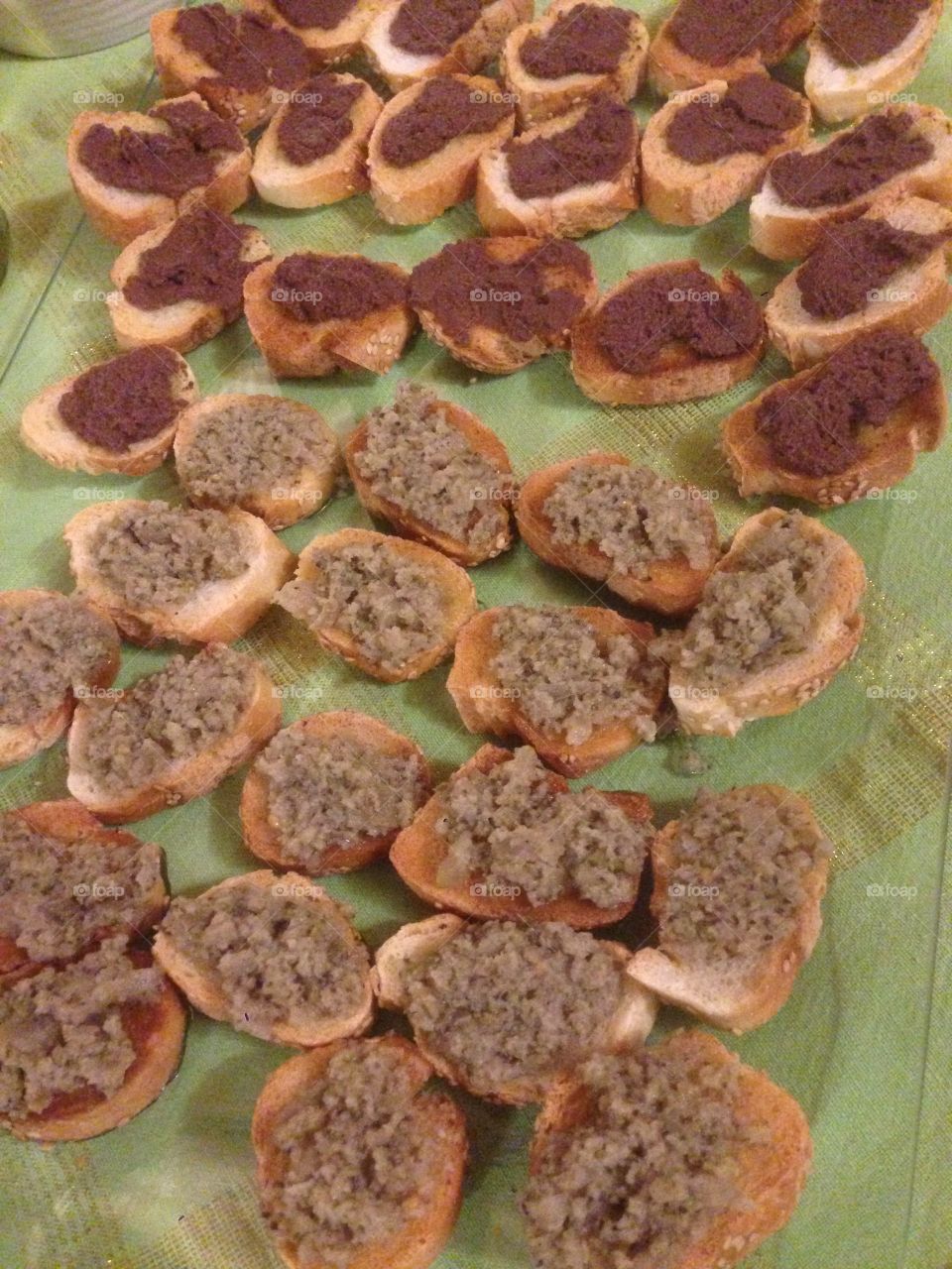 Croutons in eggplant and olive paste