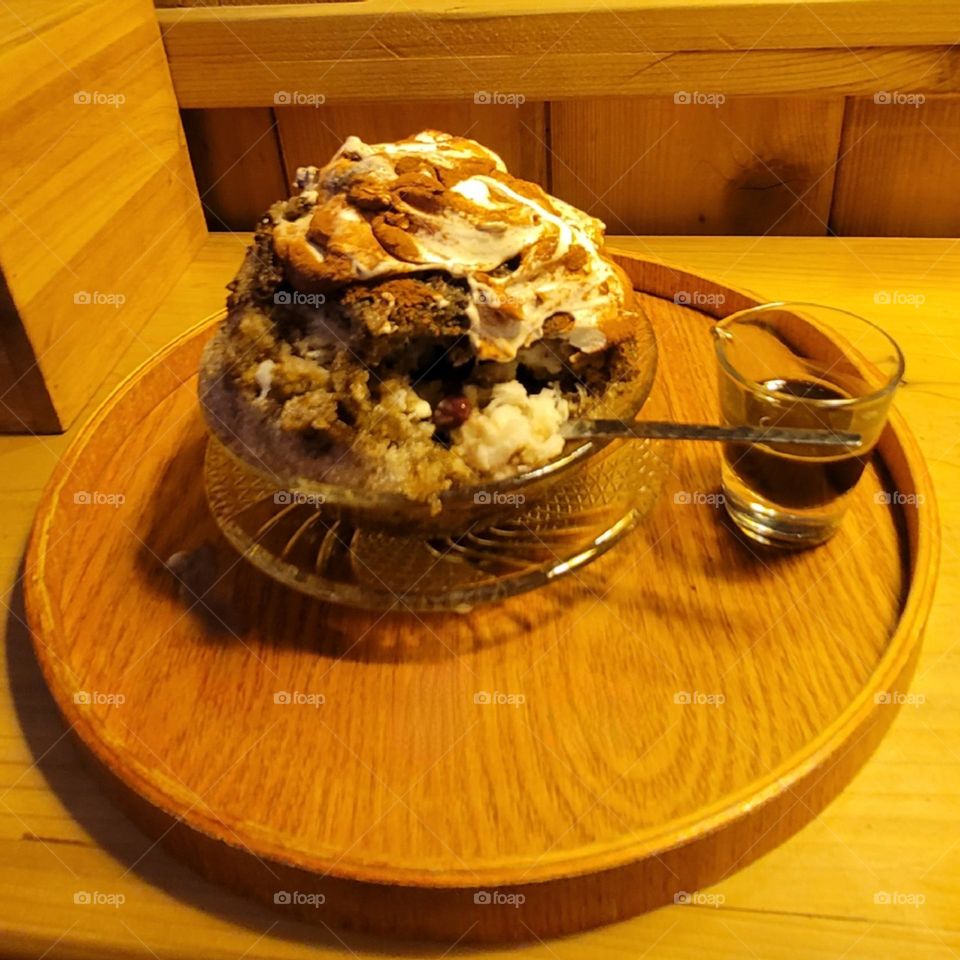 Hojicha flavored shaved snow and sauce shaved ice