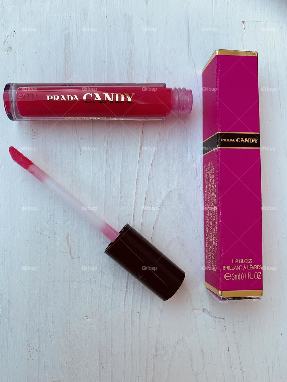 A little touch of lipgloss makes a whole look. A little Prada Candy makes a whole mood! 