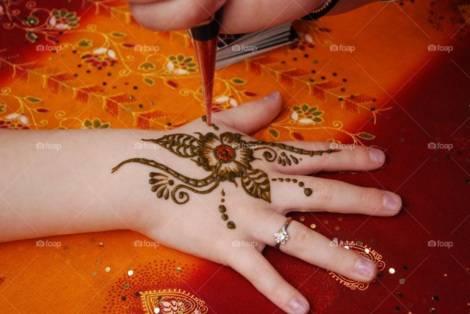 Henna artist
