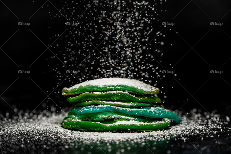 making green pancakes