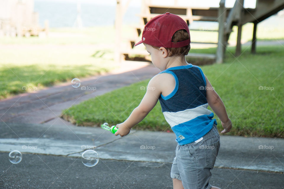 Catching bubbles 