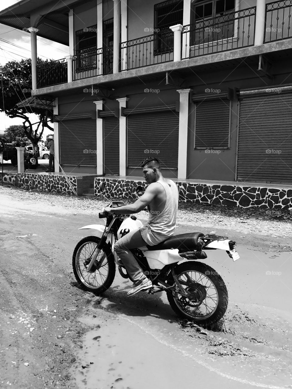 Motorcycle in the street | Sébaco, Nicaragua 