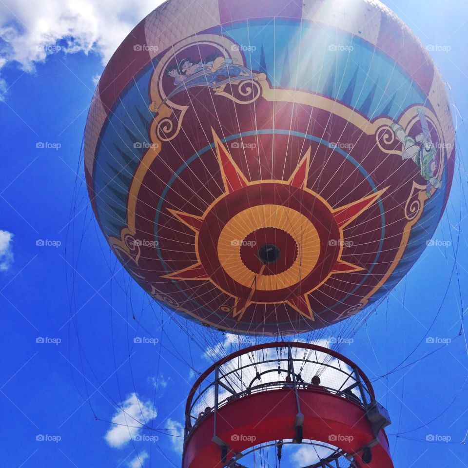 Sky high . A hot air balloon flying 