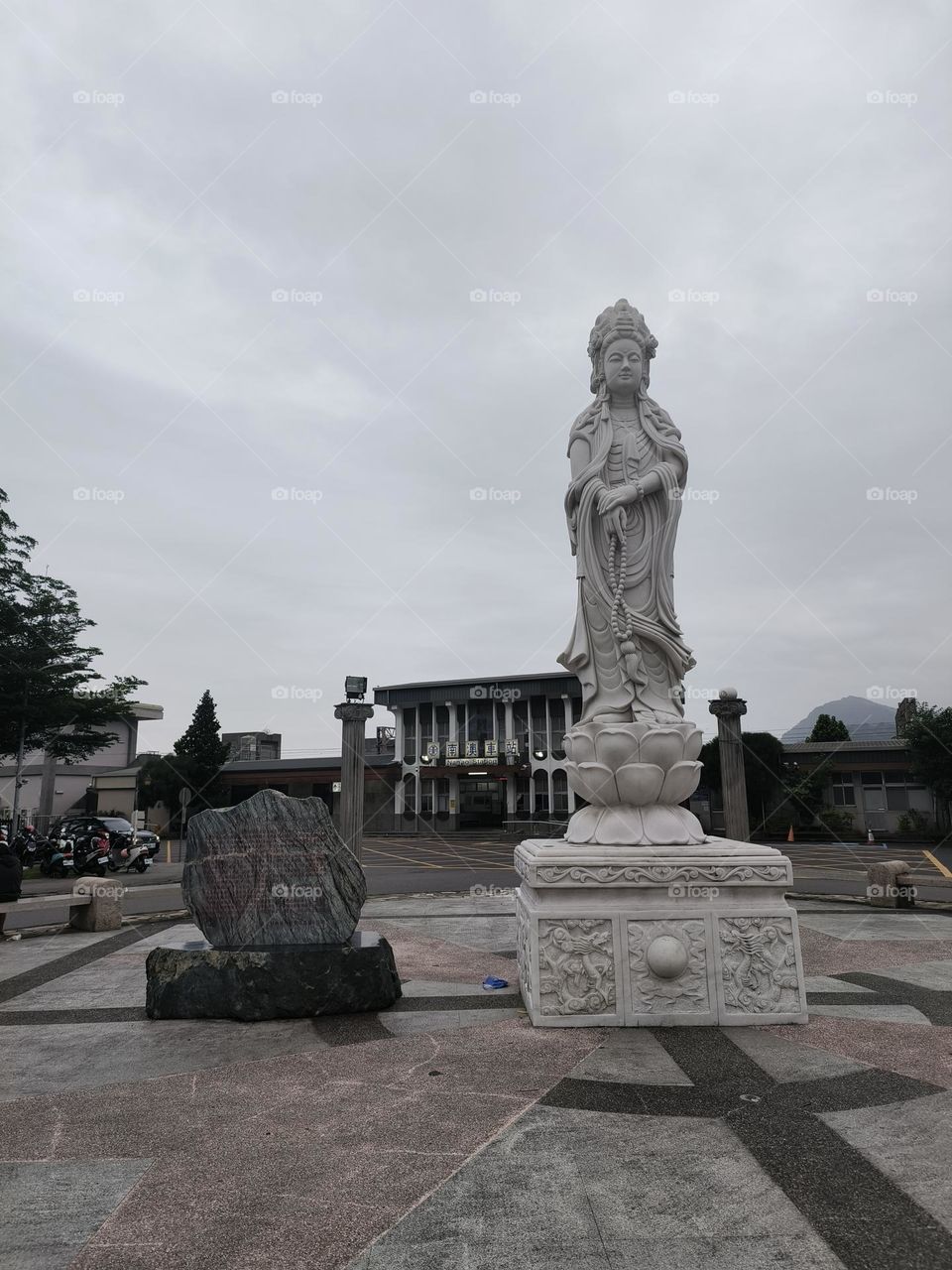 White Jade Avalokitesvara Bodhisattva at Nan'ao Railway Station