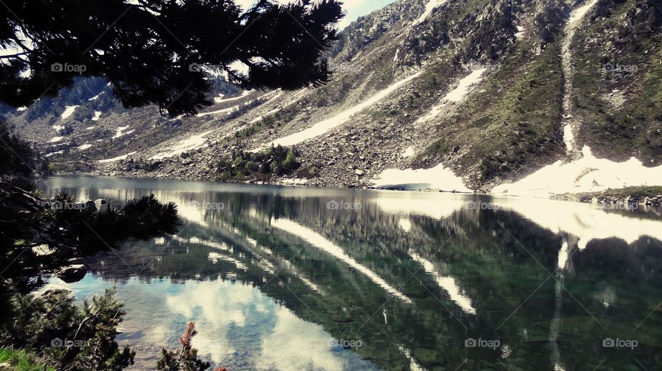 Just a lake in the mountains of Pyrénées...