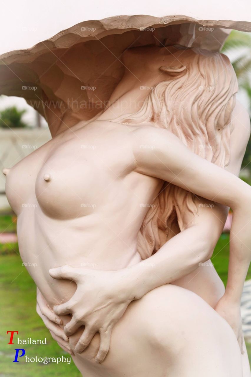 Adam and Eve sculpture 