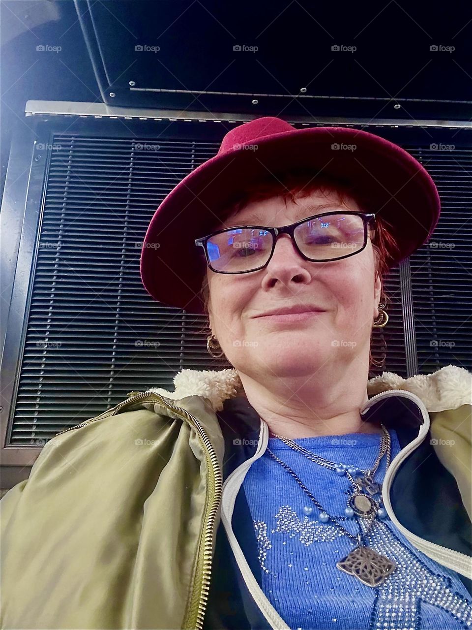 This is me, „Petra Schiller“ a.k.a. „Maxine Firefox“ a.k.a. „Maximiliane Feuerfuchs“ riding the „B43“ bus from „Greenpoint“ to „Bushwick“ and back to run some essential errands such as filling our monthly prescriptions. 2024. Hypnotic Productions
