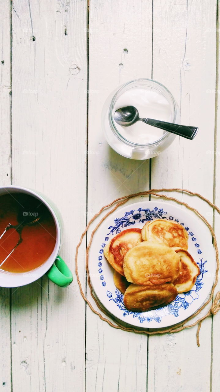 the best breakfast from the grandmother is pancakes with sour cream