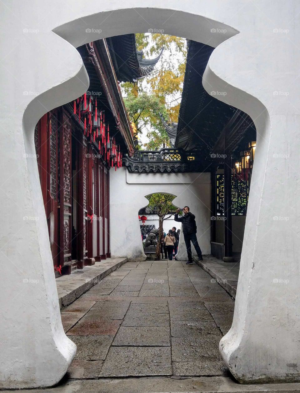 Color vs Black and White: Chinese old architecture art in Shanghai.