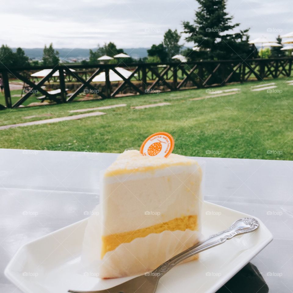 Good morning! The nice scenery with bakery like melon cheesecake that one piece is never enough.